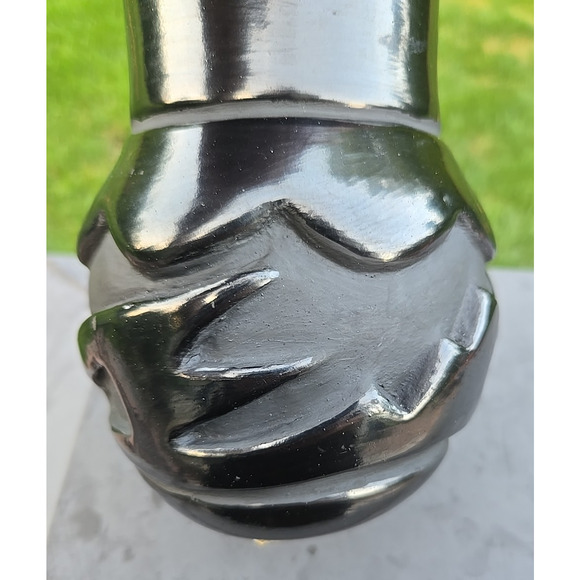 Santa Clara Pueblo Blackware Pottery Signed Madeline T. 7.2" Avanyu Excellent - Picture 11 of 16